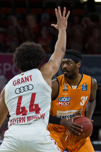 判组挥手 判组挥手