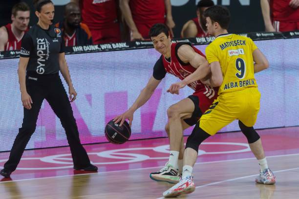 季后赛中应 季后赛中应